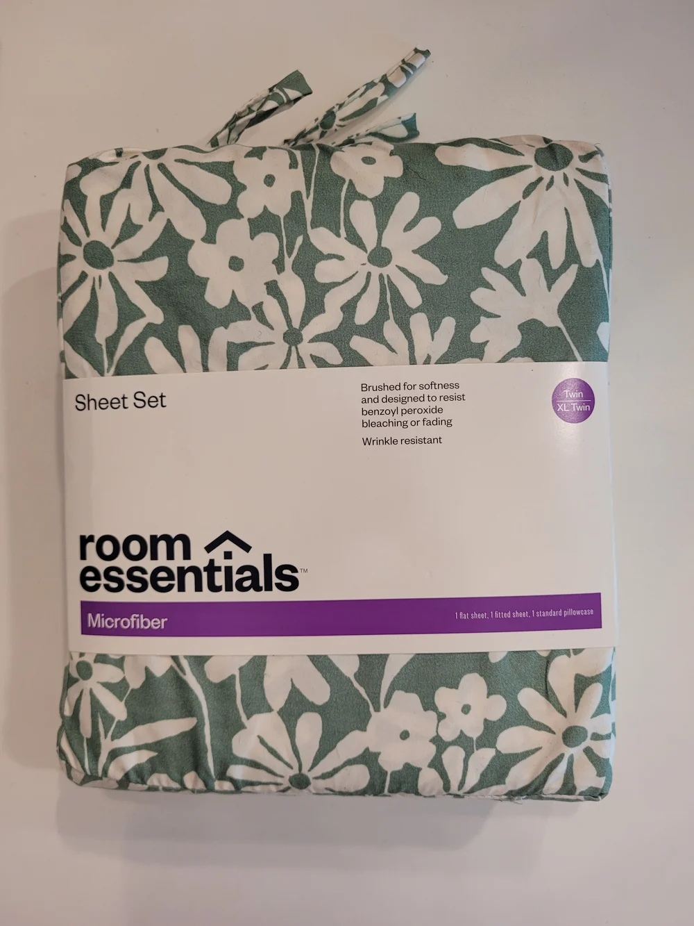 Room Essentials Floral Microfiber Bed Sheet Set - Sage & White Floral Pattern
